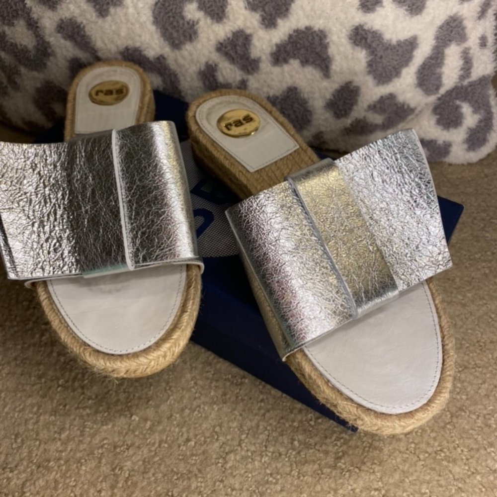 Super Sharp! AMERICAN RAG Women Slide by RAS Silver w/ Large Bow..MUST SEE